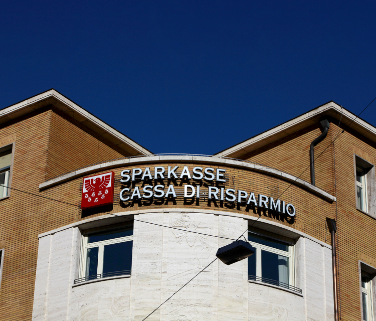 Hauptsitz der Südtiroler Sparkasse in Bozen