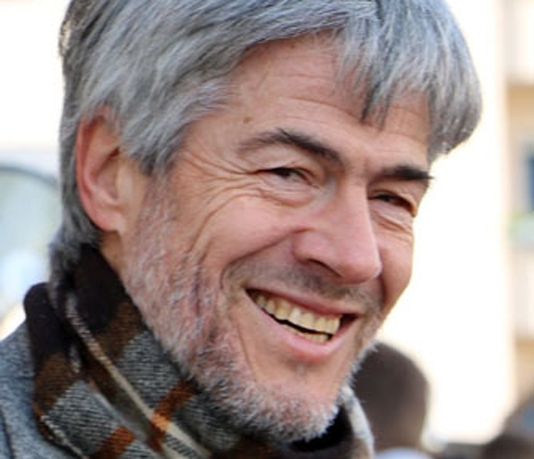 Stephan Lausch, Jahrgang 1956, humanistische Bildung und Studium der Philosophie. Er arbeitet für die Initiative für mehr Demokratie und lebt am Ritten.