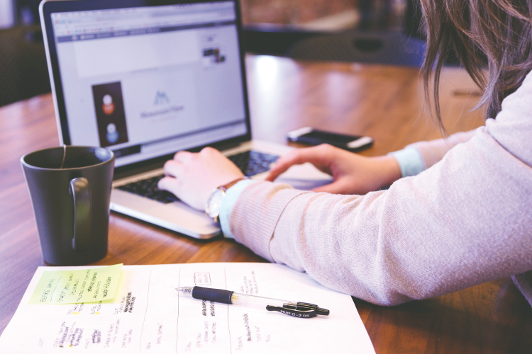 Zusatzqualifikation aus dem Netz: Onlinekurse können Qualifikationen vertiefen und das Wissen erweitern – am Arbeitsmarkt entscheidender sind aber eher Berufsausbildung und Studium. Lernen