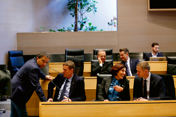 Kann das Team Köllensperger noch stärker werden oder wird es verglühen wie die Freiheitlichen? Paul Köllensperger, Josef Unterholzner, Maria Rieder, Peter Faistnauer (vorne von links), hinten die beiden Ploners, Alex (rechts) und Franz. Team Köllensperger