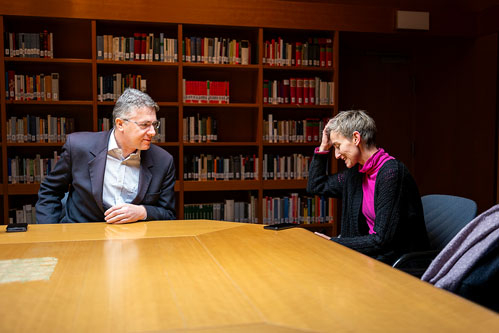 Der Moraltheologe Martin M. Lintner hat ein neues Buch über Sexualmoral geschrieben, gegen alle Widerstände in der katholischen Kirche. Alexandra Aschbacher hat den Priester
interviewt, der sich nicht unterkriegen lässt. Ab Seite 38.