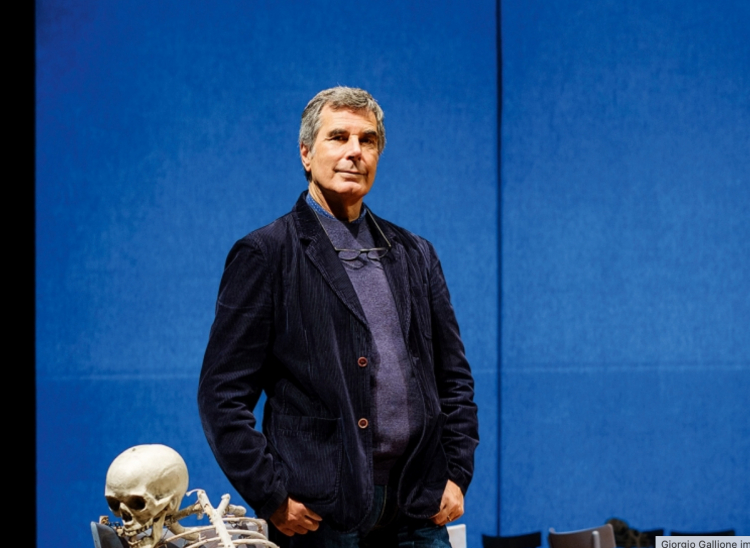 Giorgio Gallione im Bühnenbild