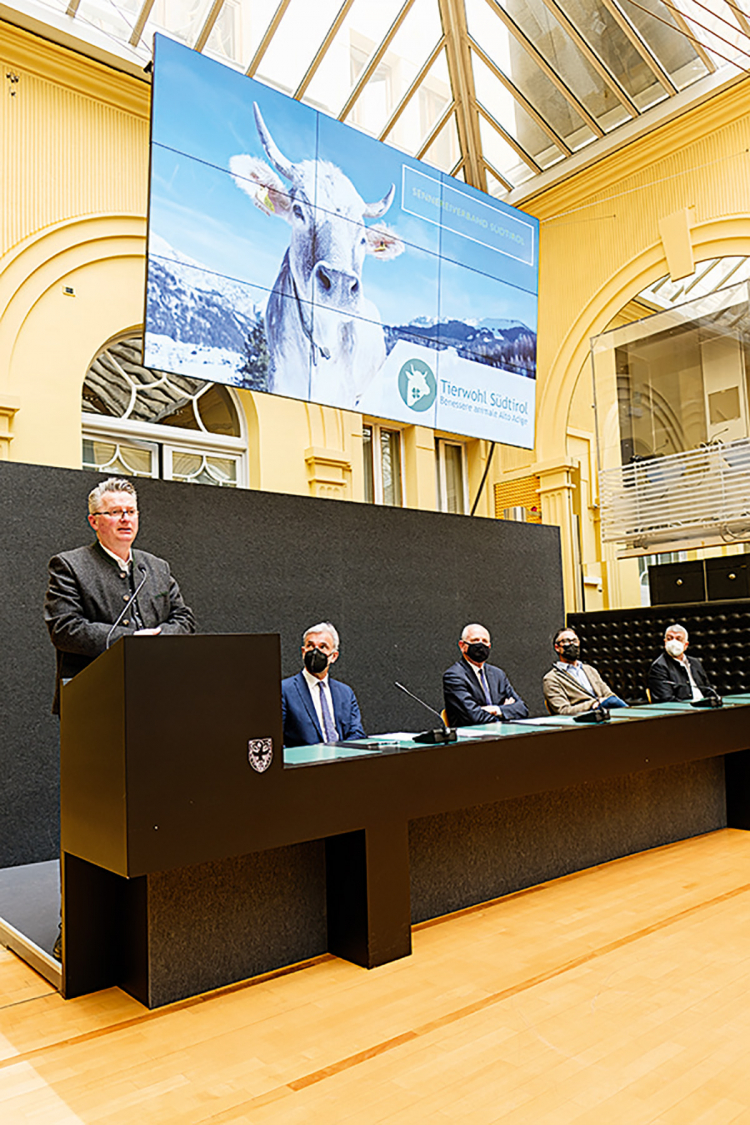 Aufmarsch des Agrarsektors bei der Präsentation zu Südtirols „nachhaltigem Weg“