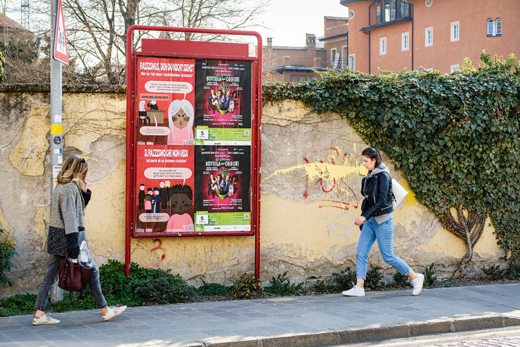 Plakate der Stop-­Racism-Kampagne in Bozen