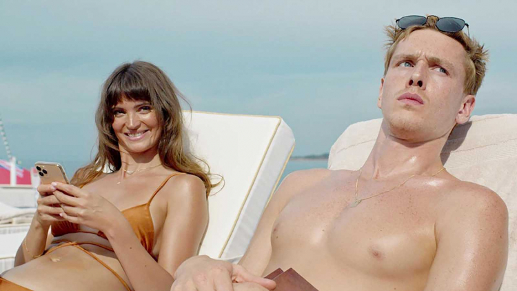 Charlbi Dean und Harris ­Dickinson