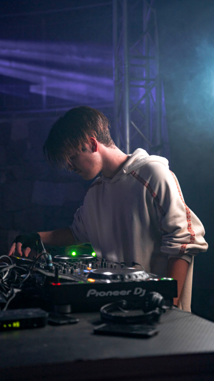 Lorik Thaqi, 21, besser bekannt unter seinem  DJ-­Namen Sotschi