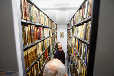 So viele Bücher. ff-Redakteur Andrej Werth hat die historischen Buchbestände des Vinzentinums in Brixen besichtigt – und die Frage gestellt, welchen Risiken 
historische Bibliotheken ausgesetzt sind. Es sind viele. „Bücherwürmer“, 
ab Seite 48.