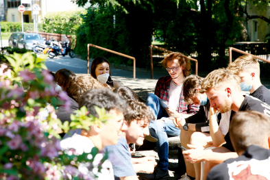 Alexander van Gerven im Gespräch mit Maturantinnen 