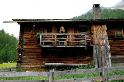 Erika Pallhuber auf dem winzigen Balkon