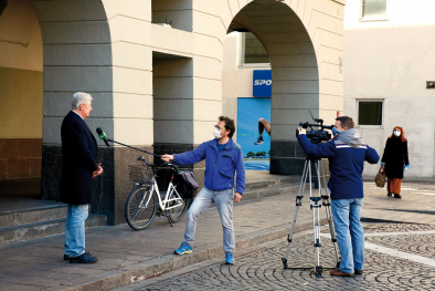 Donagrandi im Interview mit Bozens Bürgermeister Renzo Caramaschi.