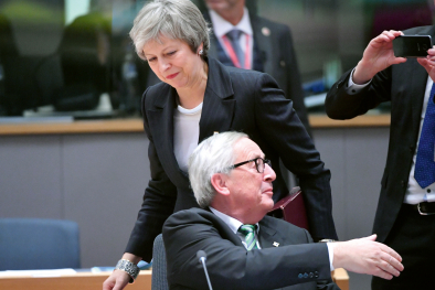 Teresa May und Jean-Claude Jun­cker