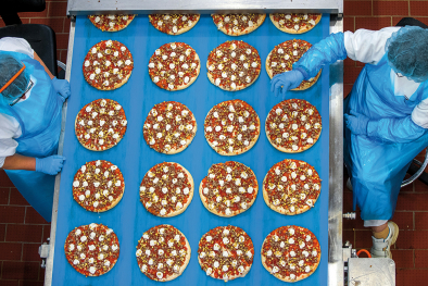 Tiefkühlpizze vom Fließband