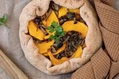 Süße Galette mit Kürbis und Pilzen