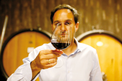Kellermeister Rudi Kofler: Den richtigen Wein ausgesucht.