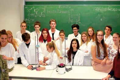 Oberschüler der Fachoberschule für Tourismus und Biotechnologie (FOS) in Meran