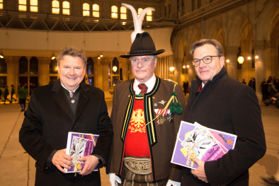 Tradition und Politik: Hannes Baumgartner zwischen dem Wiener Bürgermeister (links) und dem Tiroler Landeshauptmann Günther Platter.