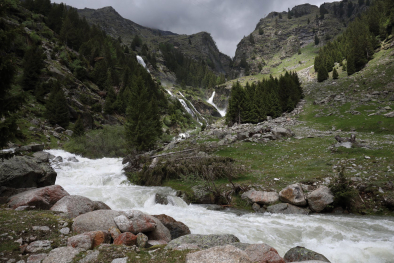 Der neue Steig quert auch den Zielbach.