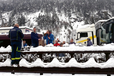 Eingeschlossener Verkehrsteilnehmer auf der Brennerautobahn