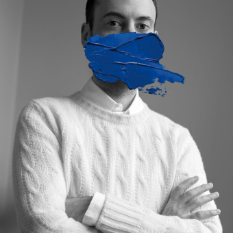 Der Modedesigner Andreas Steiner, 34, lebt in Paris. Seine Idee einer Mundschutzmaske nennt er „Schurtz“, in Anlehnung an den blauen Schurtz. Andreas Steiner