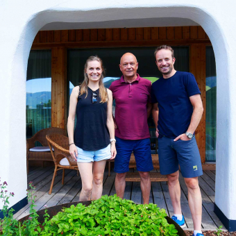Die Skiasse Manuela (links) und Manfred Mölgg (rechts)