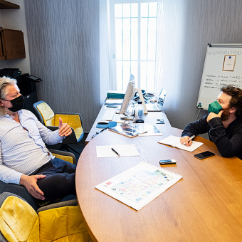 Andrej Werth hat mit Immobilien­­­mak­ler Igor Dapunt
